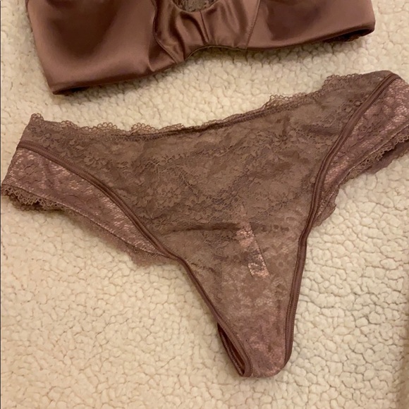 VS lingerie set - Picture 6 of 7